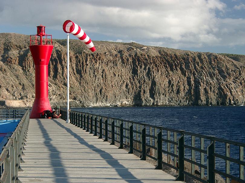 Leuchtturm auf Teneriffa am Hafen