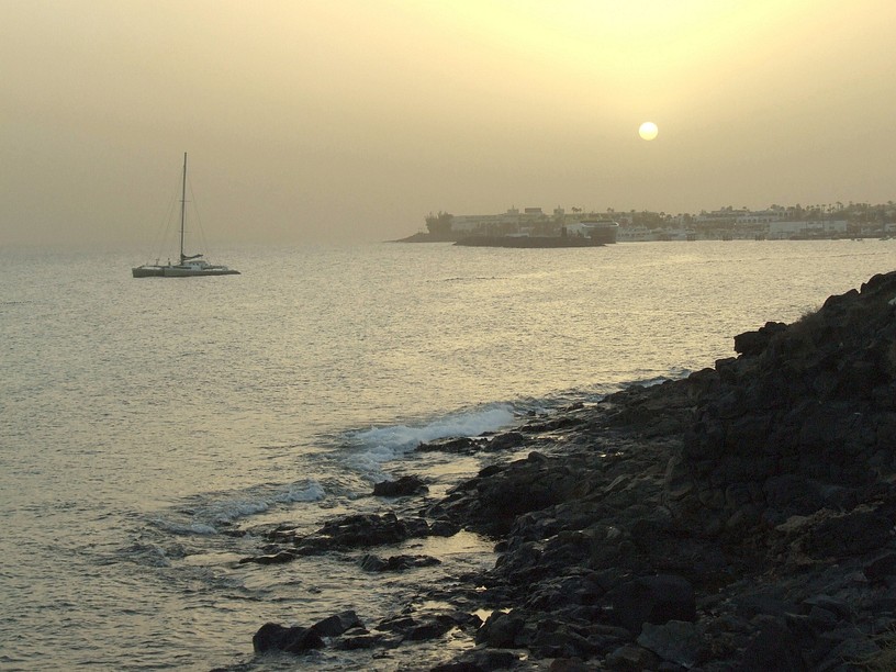 Playa Blanca im Abenddunst