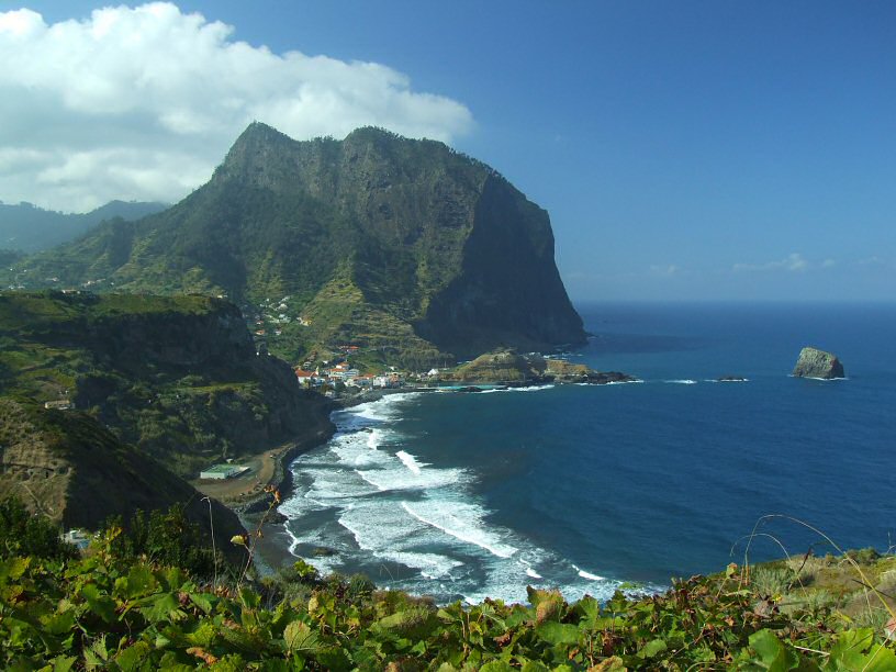 Blick auf Porto da Cruz