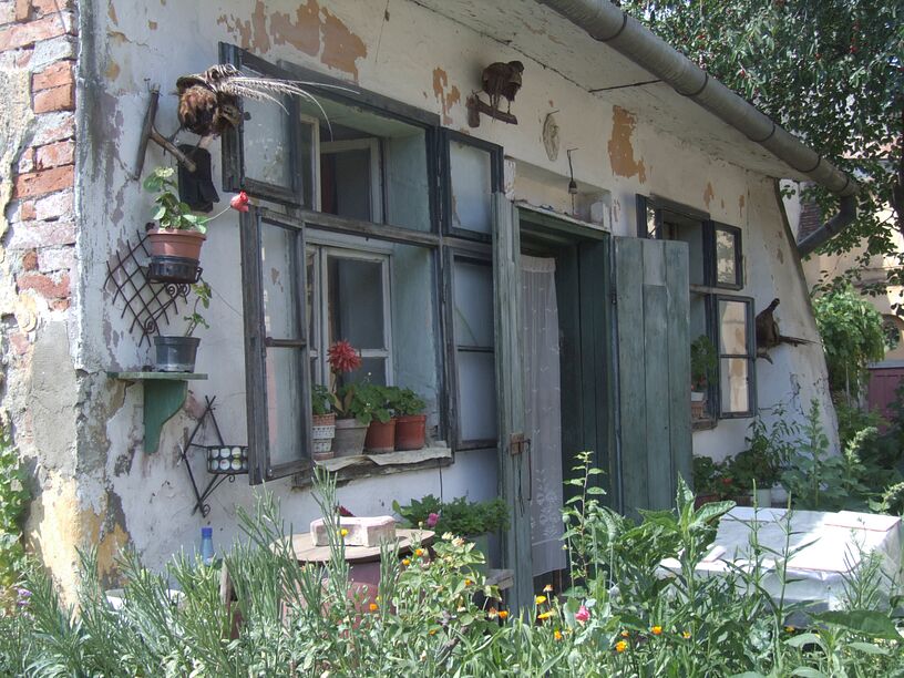 am Gemeindehaus in Reghin