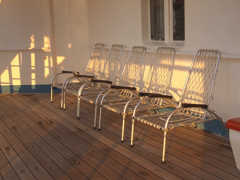 Liegest�hle in der Abendsonne