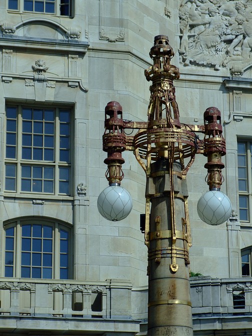 Laterne vor der Oper