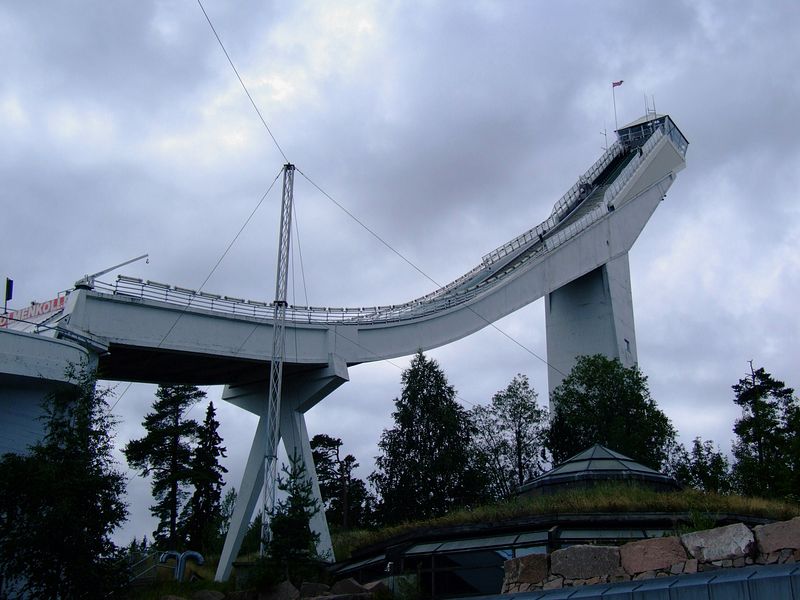 Holmenkollen von unten