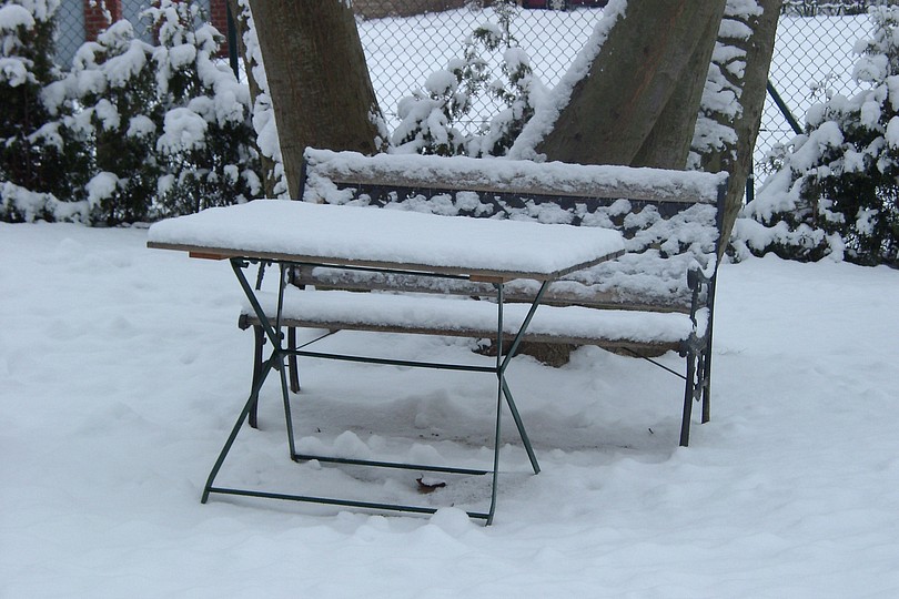 Gartenm�bel im Winter